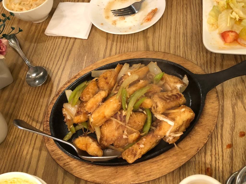 Tom Yum Koong Restaurant | restaurant | 11 Forest St, Medford, MA 02155, USA | 7813930888 OR +1 781-393-0888