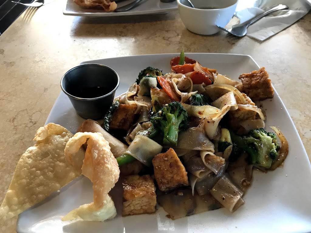 Chanpen Thai Cuisine | restaurant | 2700 W Baseline Rd, Tempe, AZ 85283, USA | 6024384029 OR +1 602-438-4029