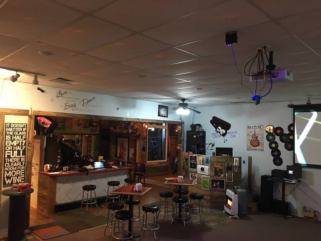MJs Music Bar | restaurant | 609 NY-48, Fulton, NY 13069, USA | 3152974822 OR +1 315-297-4822