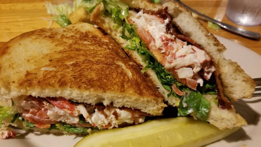 Blue Lobster Grille | restaurant | 15 Dock Square, Rockport, MA 01966, USA | 9785469990 OR +1 978-546-9990