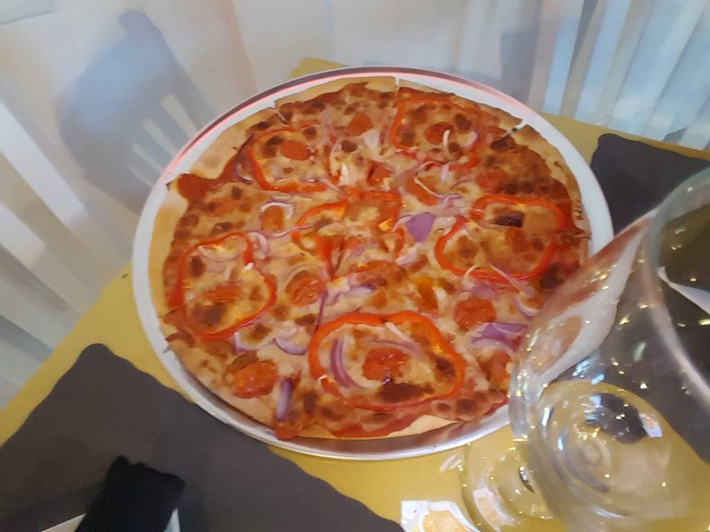 Chifrijo | restaurant | 242 N Main St, Ansonia, CT 06401, USA | 2035165494 OR +1 203-516-5494