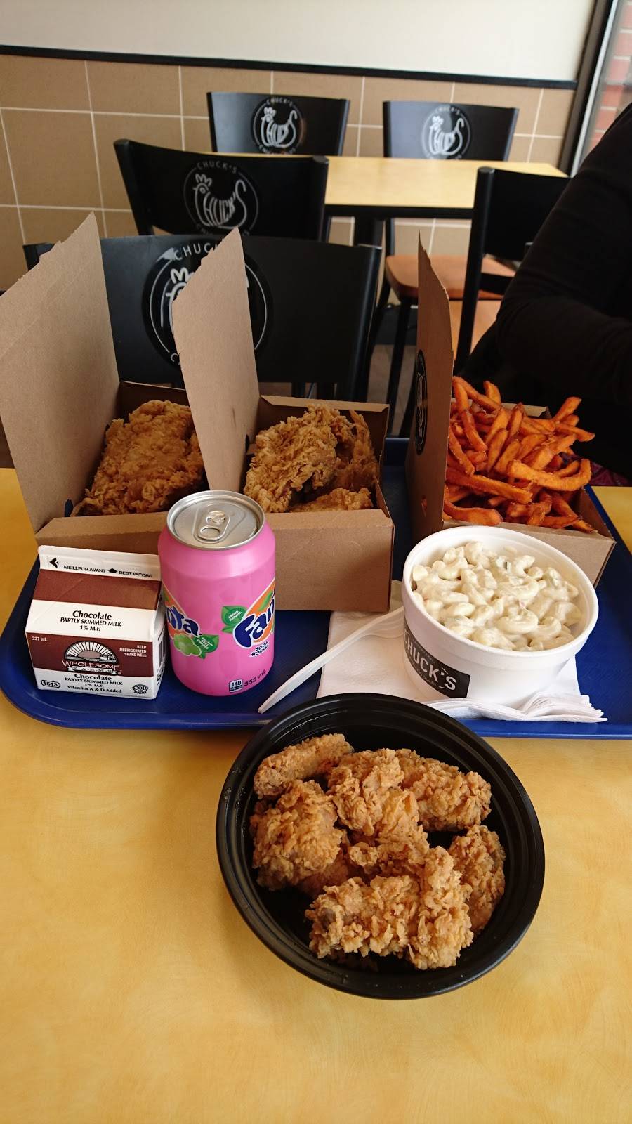 CHUCKS CHICKEN PLUS | restaurant | 2 Henderson Dr #2, Aurora, ON L4G 3L2, Canada | 9057274374 OR +1 905-727-4374