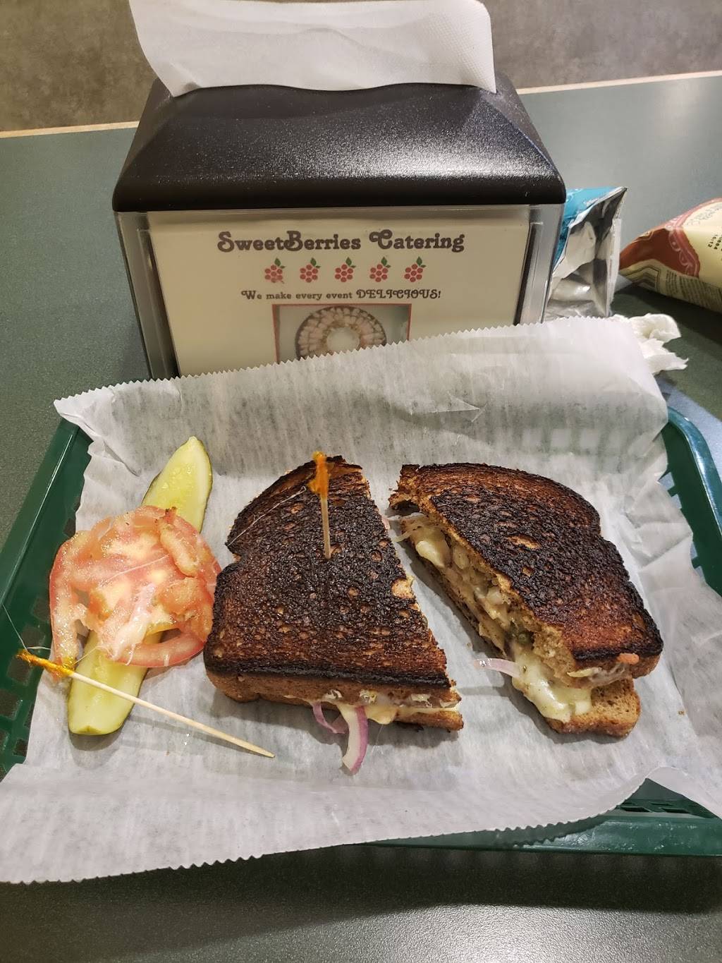 Sweetberries Frozen Custard | restaurant | 2881 Clark Rd # 25, Sarasota, FL 34231, USA | 9419297322 OR +1 941-929-7322