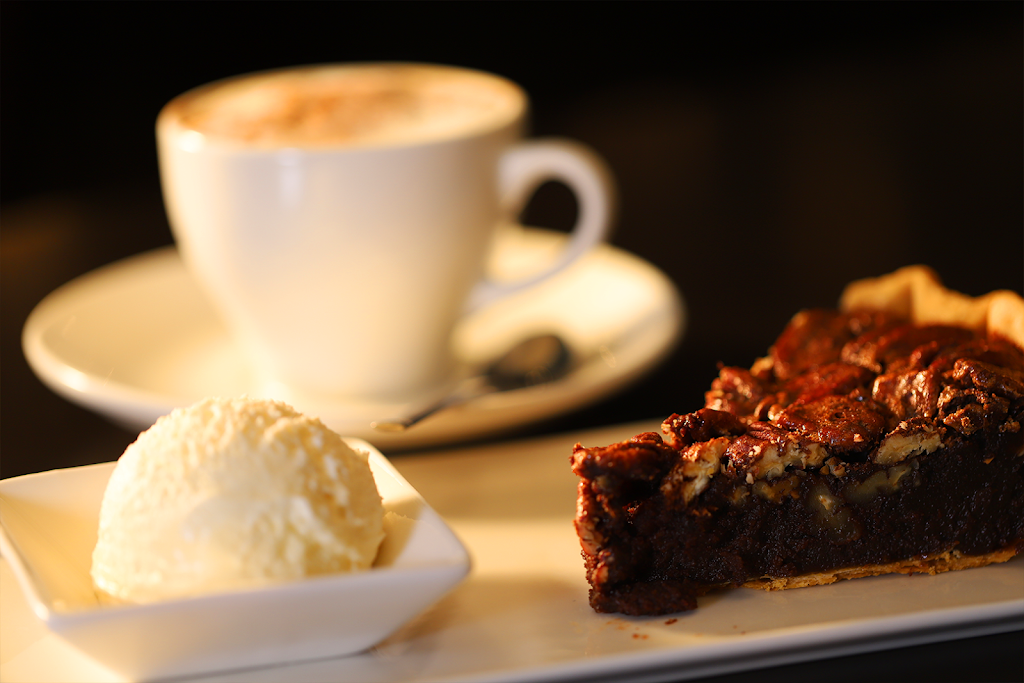 West Row Cafe & Bar | restaurant | 2567, 35 Market Square, Newburyport, MA 01950, USA | 9785721471 OR +1 978-572-1471