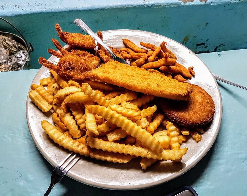 Lee & Ricks Oyster Bar | restaurant | 5621 Old Winter Garden Rd, Orlando, FL 32811, USA | 4072933587 OR +1 407-293-3587