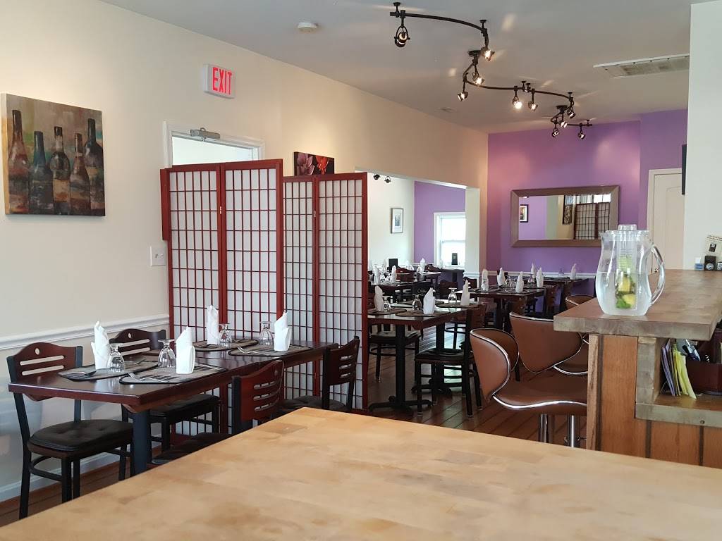 Thaiverse Restaurant | restaurant | 19 E Broad Way, Lovettsville, VA 20180, USA | 7036282444 OR +1 703-628-2444