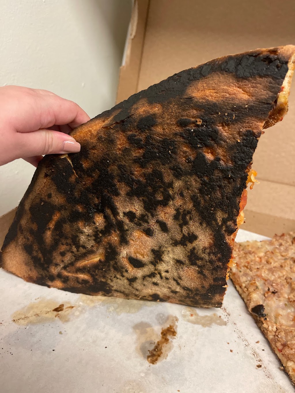 De Lucas Pizza & Grill | restaurant | 200 White Horse Rd, Voorhees Township, NJ 08043, USA | 8567844300 OR +1 856-784-4300