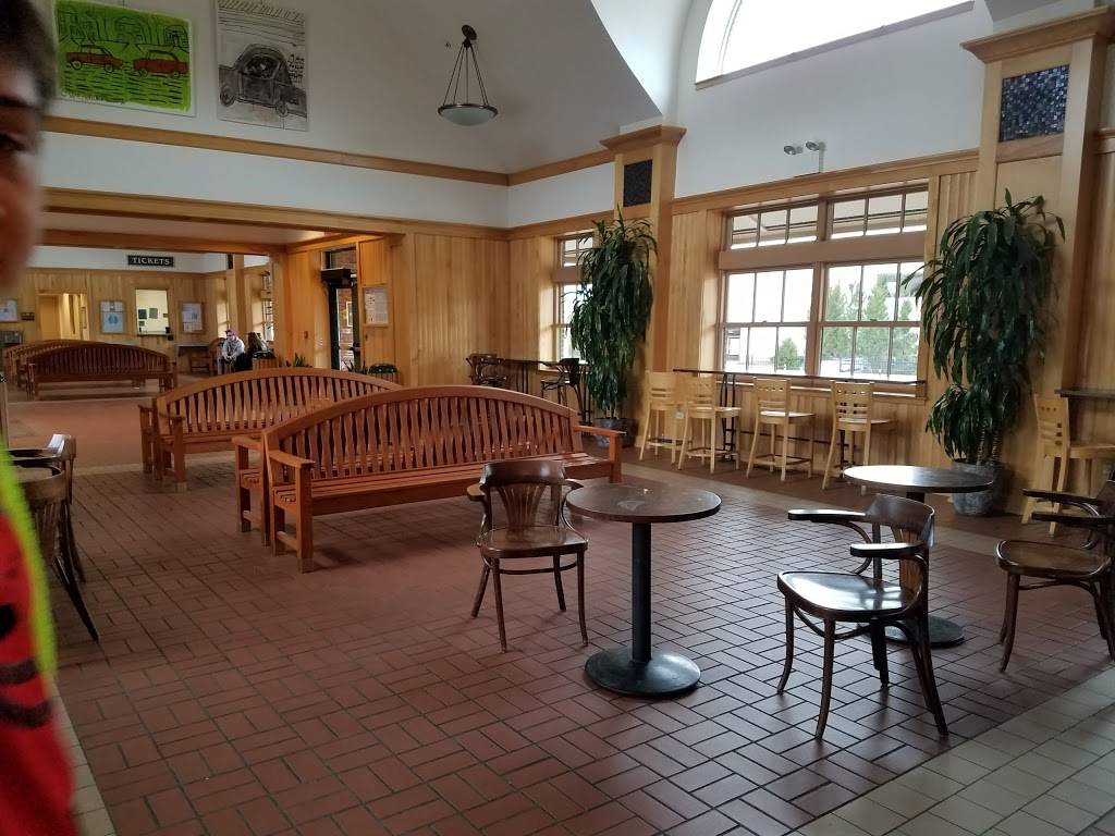 Starbucks | cafe | 137 W Wood St, Palatine, IL 60067, USA | 8473595534 OR +1 847-359-5534