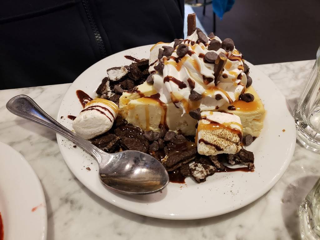 Sugar Factory Chicago-Rosemont | restaurant | 5445 Park Pl, Rosemont, IL 60018, USA | 8472339010 OR +1 847-233-9010