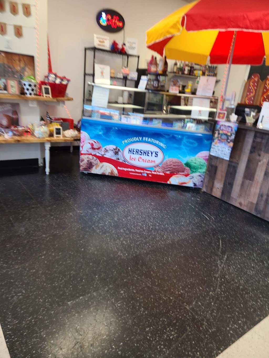 New Dawgs In Town | restaurant | 113 S Main St, Capac, MI 48014, USA | 8106693020 OR +1 810-669-3020