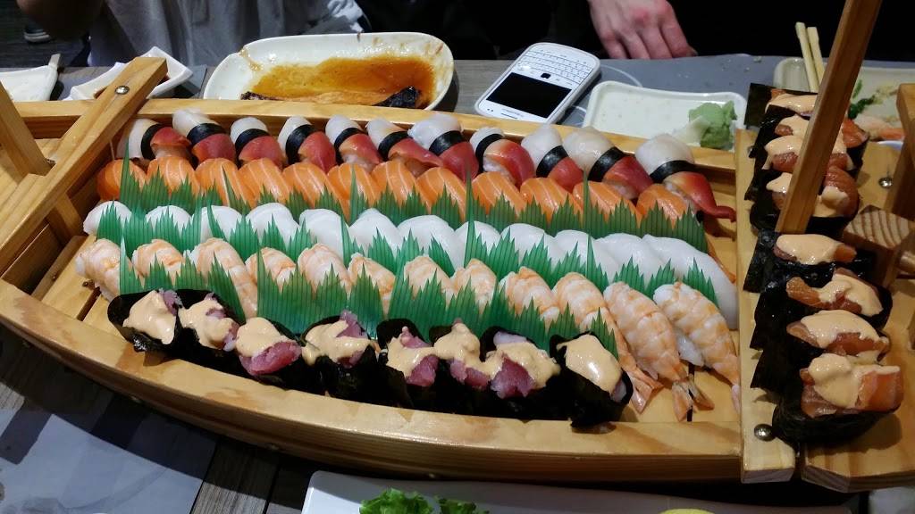 Bikkuri Japanese Restaurant | restaurant | 2197 Queen St E, Toronto, ON M4E 1E5, Canada | 4166935775 OR +1 416-693-5775