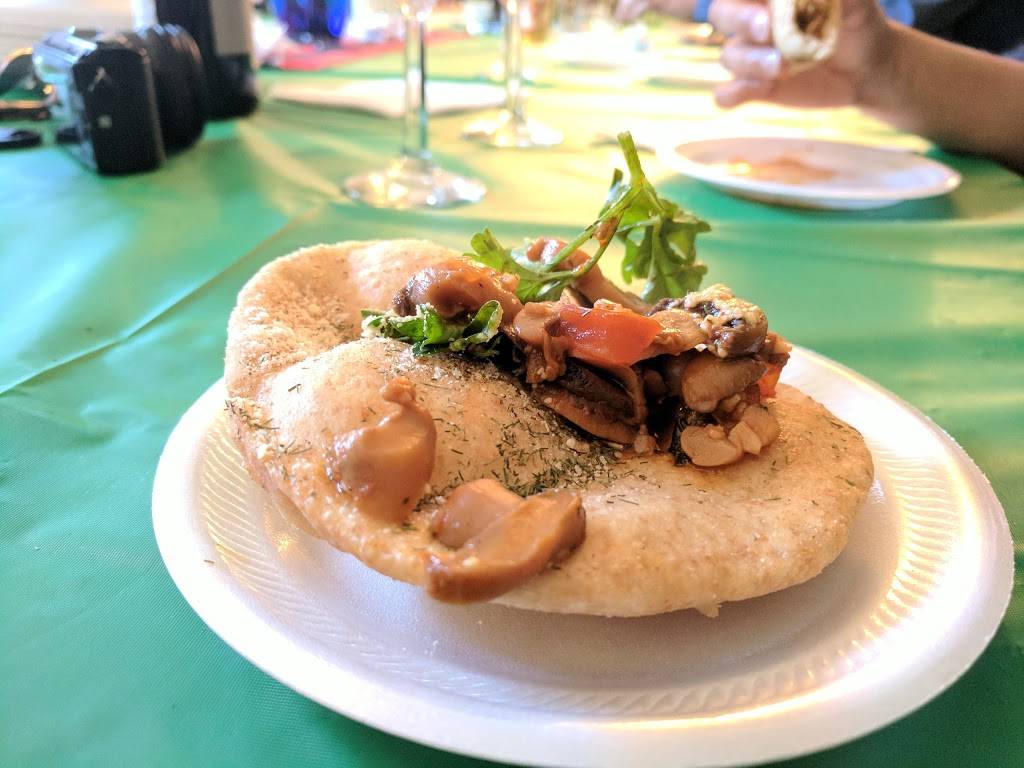 Jozsa Corner | restaurant | 4800 Second Avenue, Pittsburgh, PA 15207, USA | 4124221886 OR +1 412-422-1886