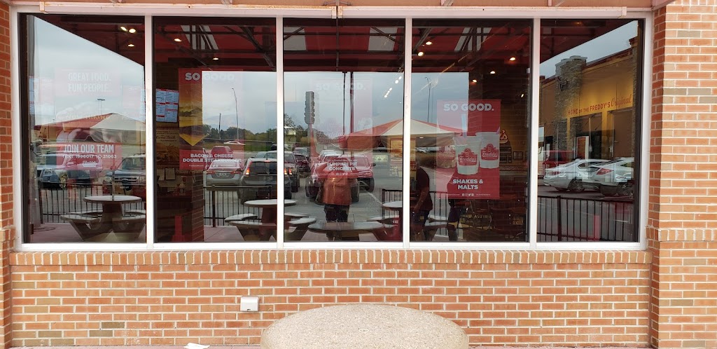 Freddys Frozen Custard & Steakburgers | restaurant | 7419 Dodge St, Omaha, NE 68114, USA | 4029347268 OR +1 402-934-7268