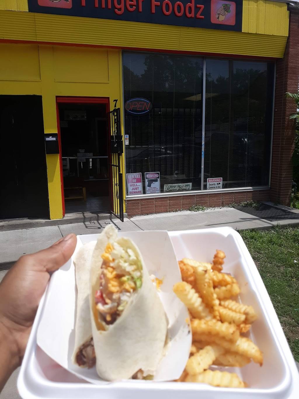 Finger Foodz | restaurant | 7641 Troost Ave, Kansas City, MO 64131, USA | 8165413162 OR +1 816-541-3162