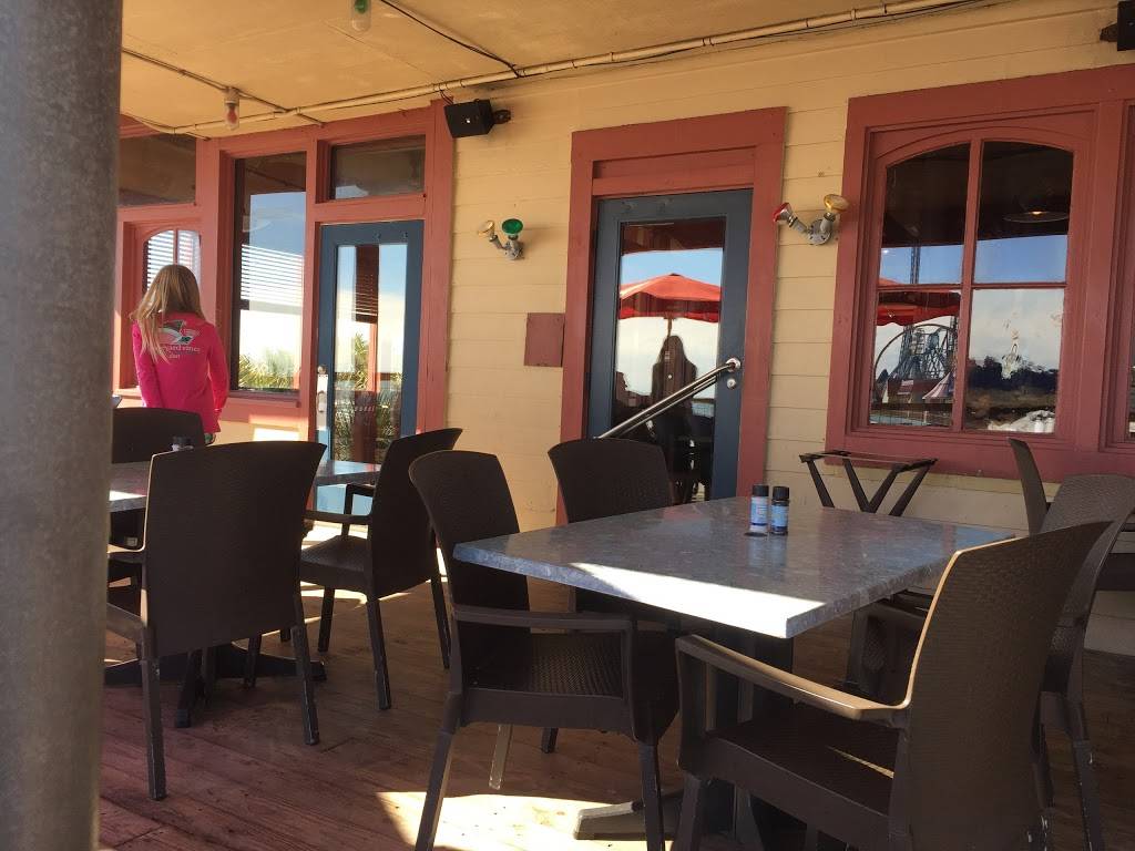 Fish Tales | restaurant | 2502 Seawall Blvd, Galveston, TX 77550, USA | 4097628545 OR +1 409-762-8545