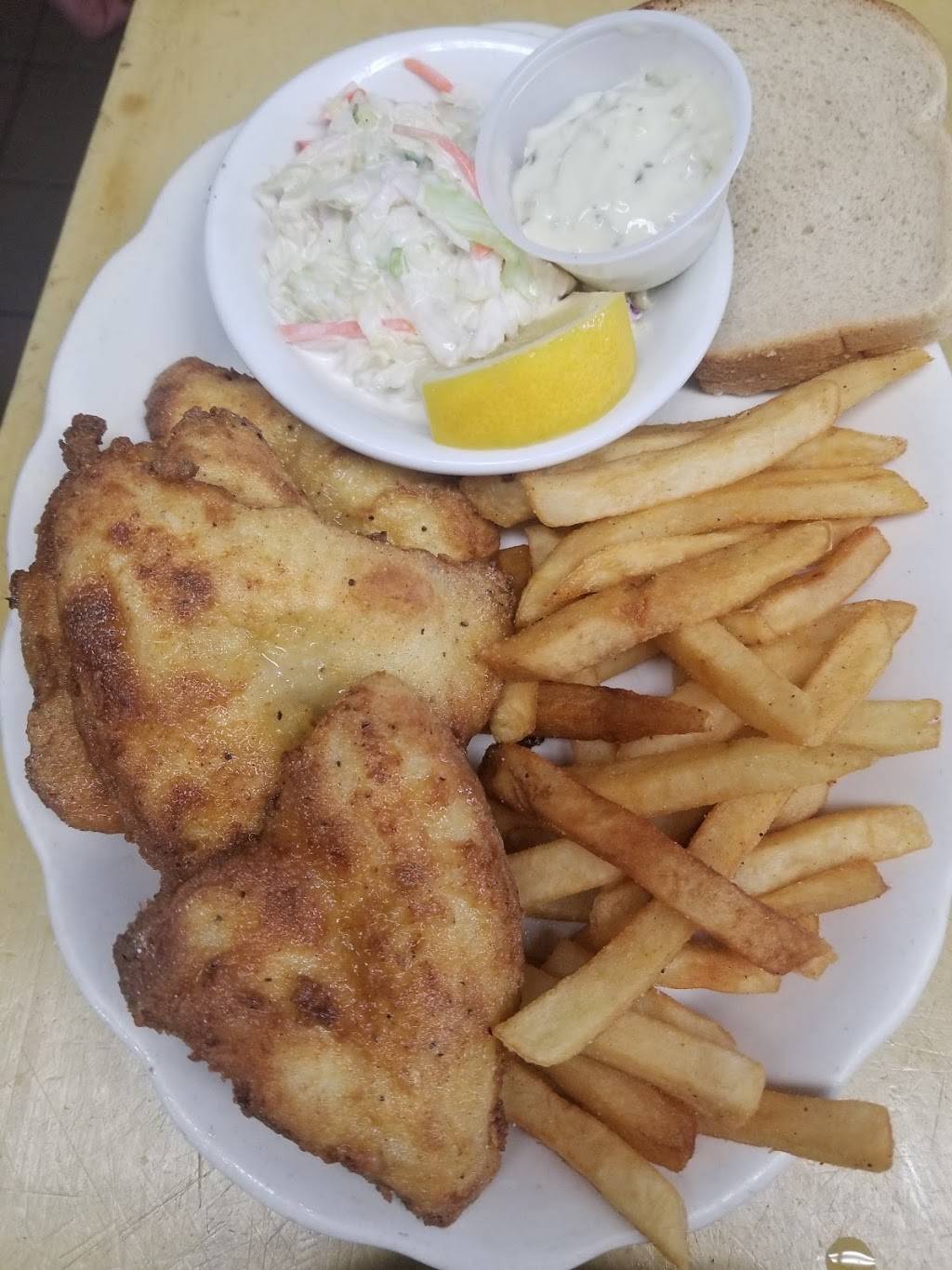 Homeplate Asylum Sports Bar | restaurant | 7520 W Donges Bay Rd, Mequon, WI 53092, USA | 2622381733 OR +1 262-238-1733