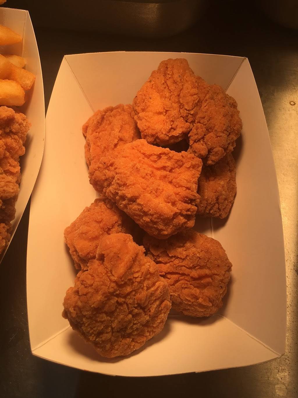 Krispy krunchy chicken | restaurant | 21740 Fenkell Ave, Detroit, MI 48223, USA | 3133558830 OR +1 313-355-8830