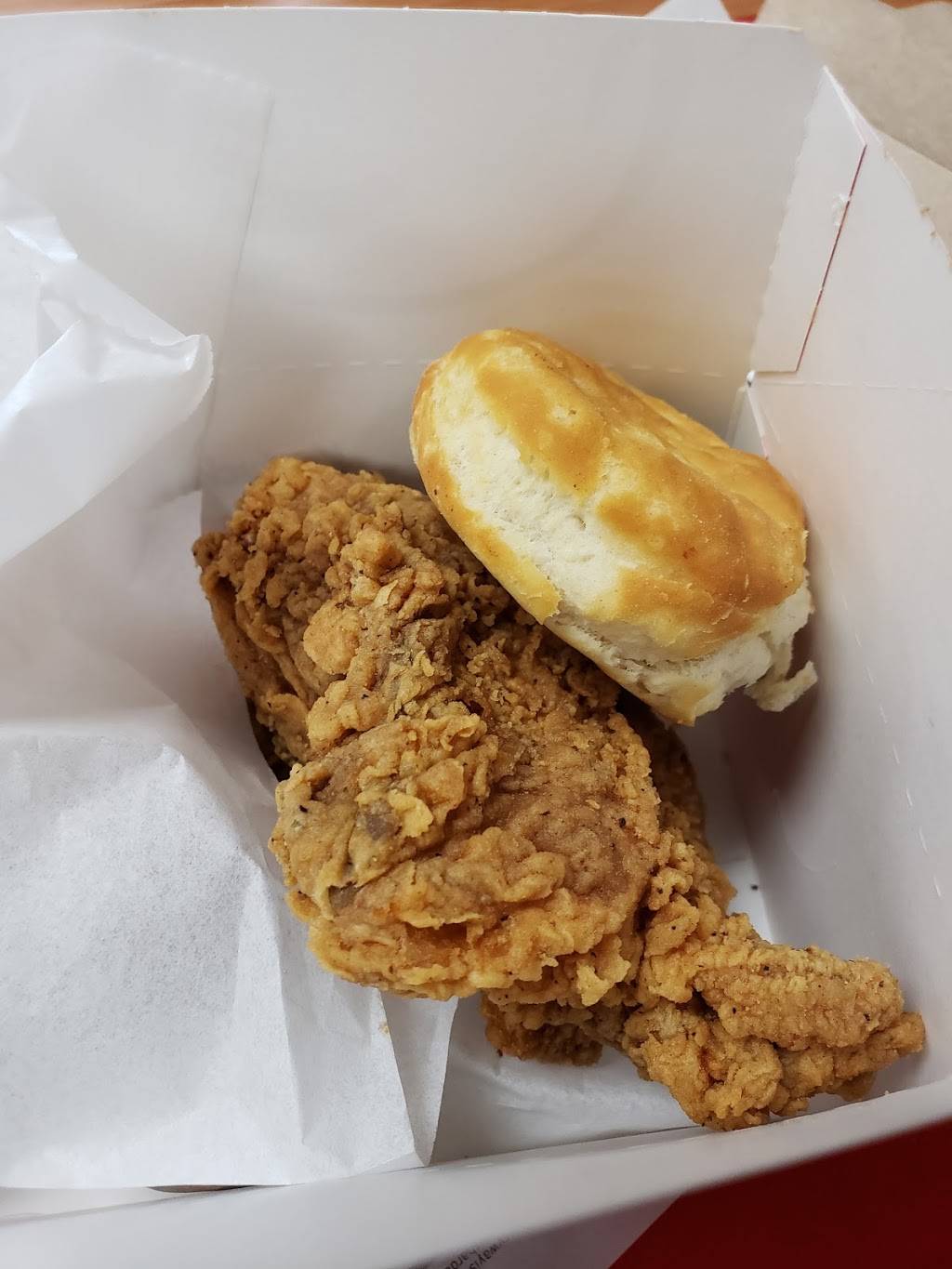 KFC | restaurant | 585 Cedar Ln, Teaneck, NJ 07666, USA | 2018368178 OR +1 201-836-8178