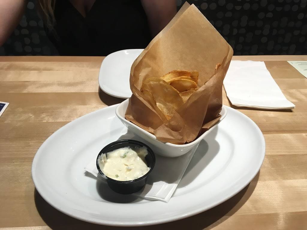 Boston Pizza | restaurant | 1219 Barton St E, Hamilton, ON L8H 2V4, Canada | 9055441313 OR +1 905-544-1313