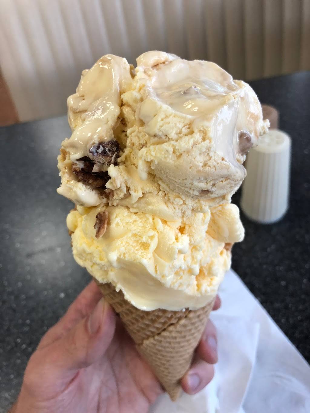 Braums Ice Cream & Burger Restaurant | restaurant | 3602 Inwood Rd, Dallas, TX 75209, USA | 2145280979 OR +1 214-528-0979