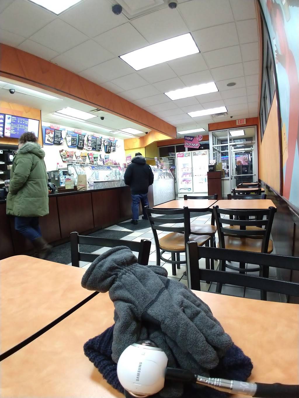 Dunkin | cafe | 812 E Chicago St, Elgin, IL 60120, USA | 8478417411 OR +1 847-841-7411