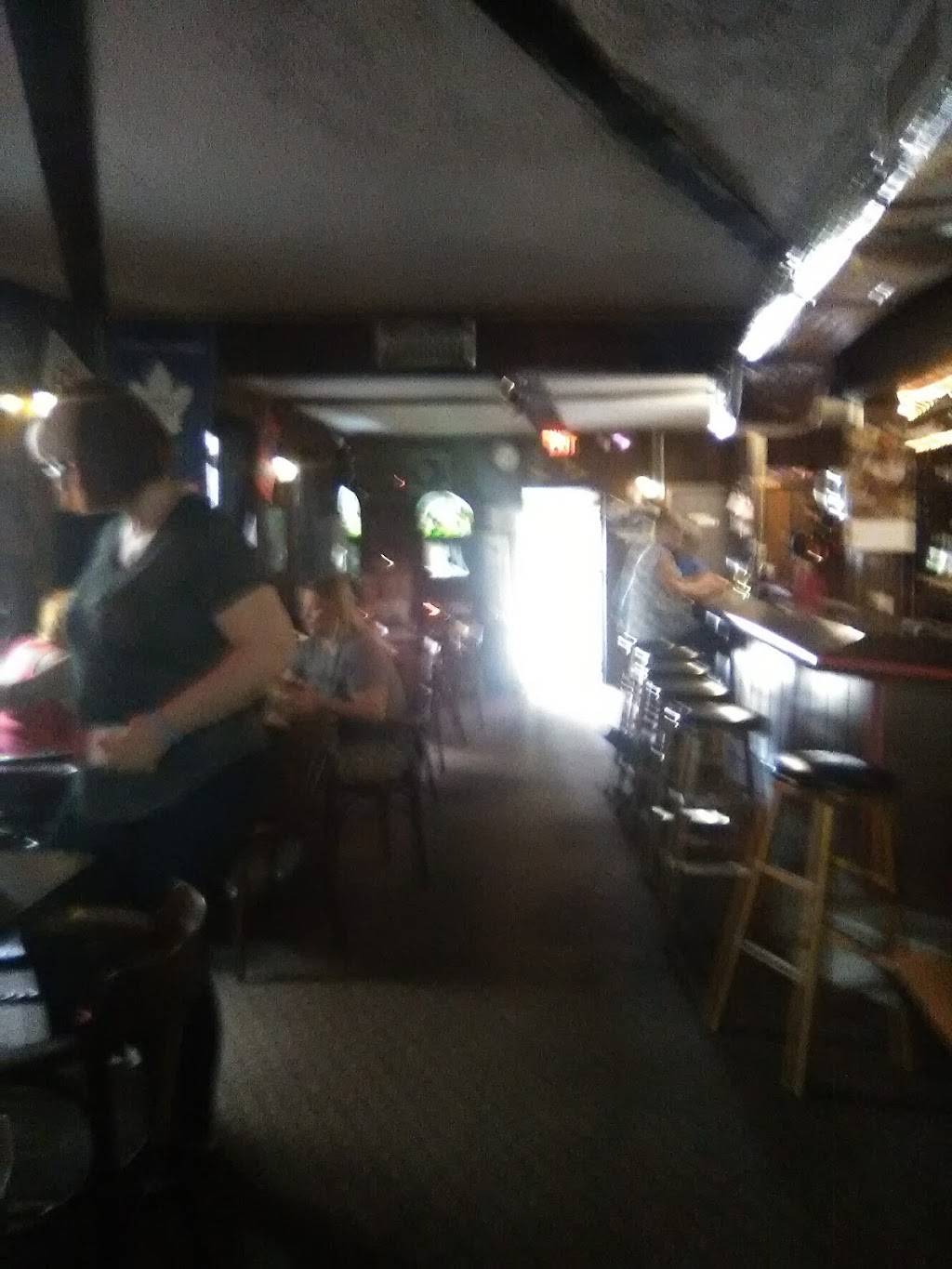 Maple Leaf Tavern | restaurant | 5831 Ferry St, Niagara Falls, ON L2G 1S8, Canada | 9053586764 OR +1 905-358-6764