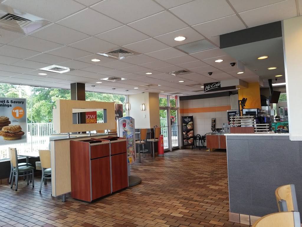 McDonalds | cafe | 7281 SW 8th St, Miami, FL 33144, USA | 3052613441 OR +1 305-261-3441