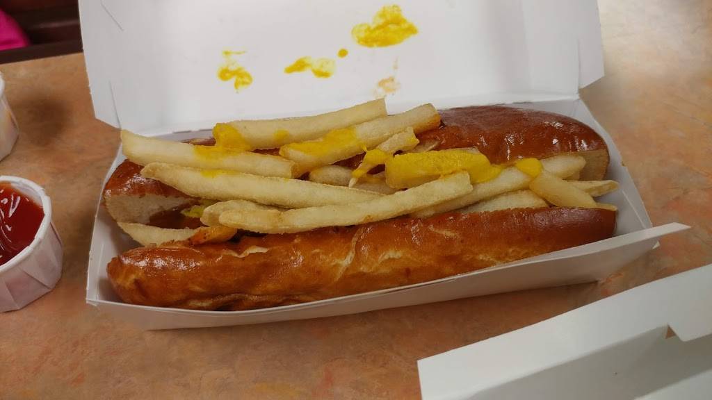 Wienerschnitzel | restaurant | 2102 W Springfield Ave, Champaign, IL 61821, USA | 2173785100 OR +1 217-378-5100