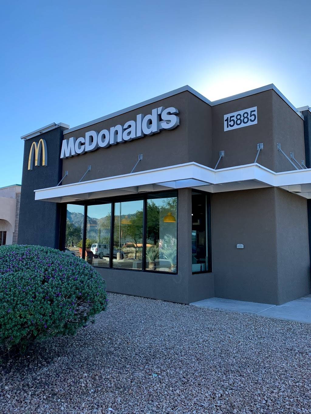 McDonalds | cafe | 15885 N Oracle Rd, Catalina, AZ 85739, USA | 5208181311 OR +1 520-818-1311