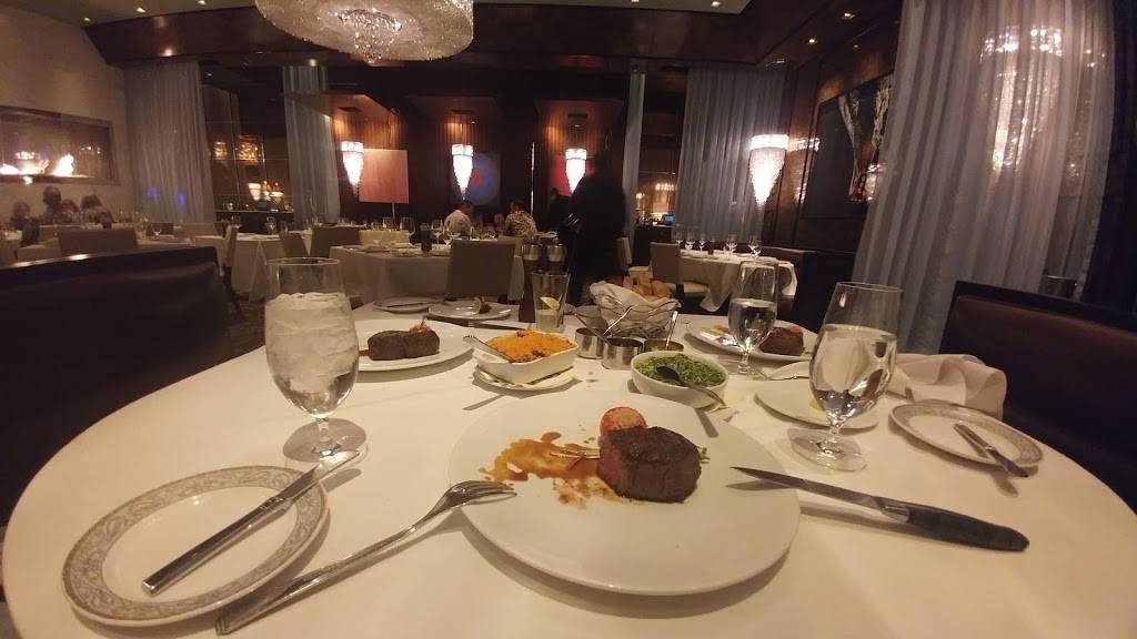 Hanks Fine Steaks & Martins | restaurant | 2300 Paseo Verde Pkwy, Henderson, NV 89052, USA | 7026177515 OR +1 702-617-7515