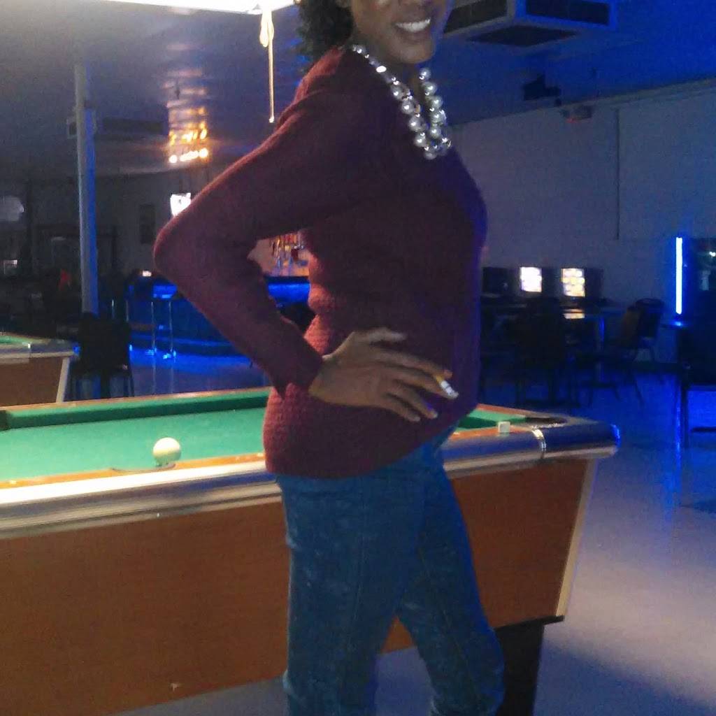 Club Jades Bar & Grill | restaurant | 836 S Fort Hood St, Killeen, TX 76541, USA | 2545262218 OR +1 254-526-2218