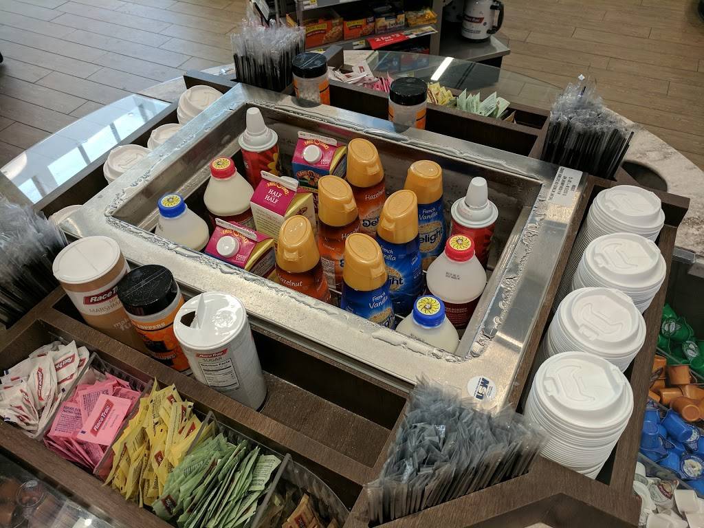 RaceTrac | cafe | 2921 Western Center Blvd, Fort Worth, TX 76131, USA | 8173064626 OR +1 817-306-4626