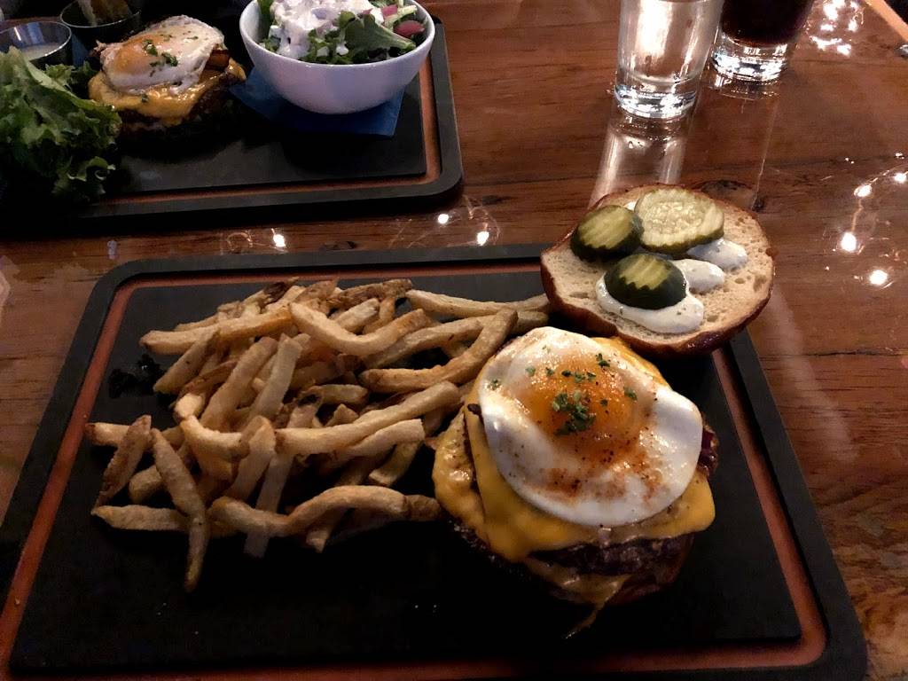 Emmetts Brewing Company | restaurant | 121 W Front St, Wheaton, IL 60187, USA | 6304807181 OR +1 630-480-7181