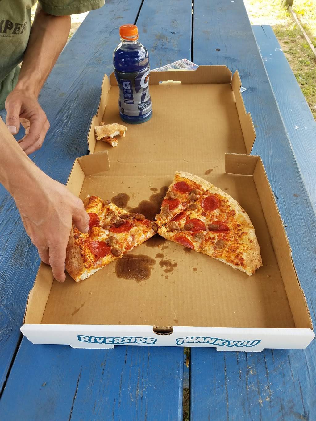 Riverside Pizza | restaurant | 9310 Mcgregor Rd, Pinckney, MI 48169, USA | 7344260800 OR +1 734-426-0800