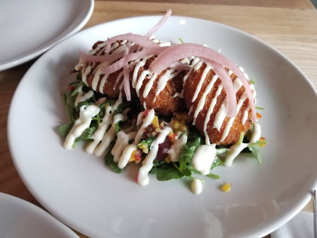 Loch & Quay | restaurant | 390 Queens Quay W, Toronto, ON M5V 3A6, Canada | 4165955444 OR +1 416-595-5444