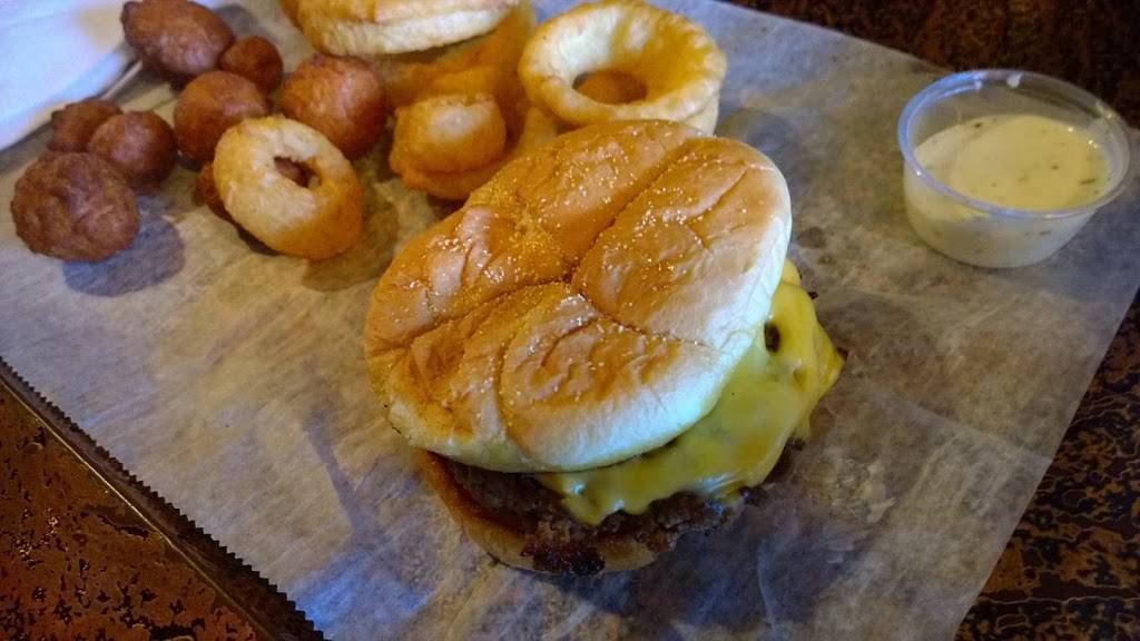 Steele Trap Tavern | restaurant | 1526 M-85, Lincoln Park, MI 48146, USA | 3133825618 OR +1 313-382-5618