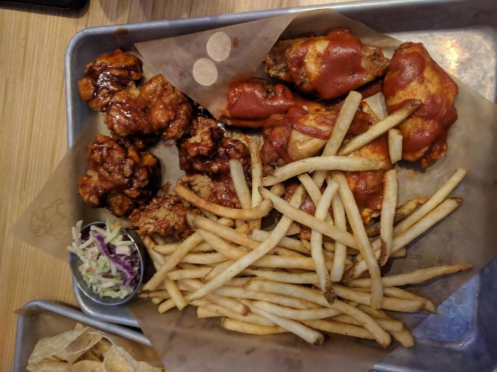 Buffalo Wild Wings | restaurant | 7741 Beechmont Ave, Cincinnati, OH 45255, USA | 5132311424 OR +1 513-231-1424