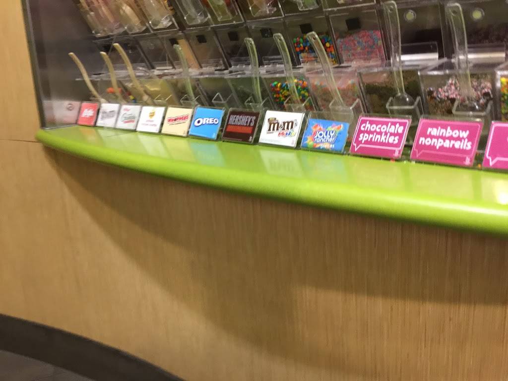 Menchies Frozen Yogurt | bakery | 6731 1, 2, Fallbrook Ave, West Hills, CA 91307, USA | 8187037300 OR +1 818-703-7300