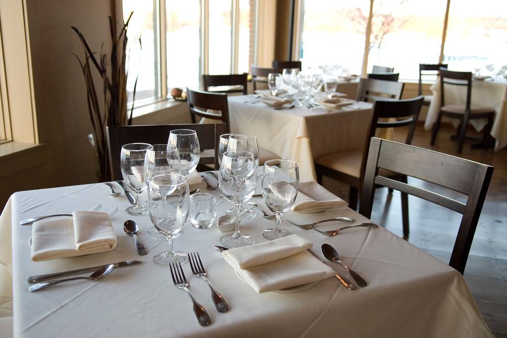 Le Belvedere | restaurant | 100 Main St, Newport, VT 05855, USA | 8024879147 OR +1 802-487-9147