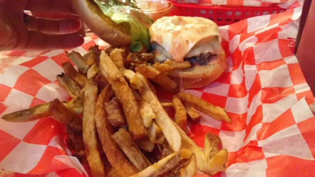 Baskets | restaurant | 92 Gin Site Dr, Caledonia, MS 39740, USA | 6623564040 OR +1 662-356-4040