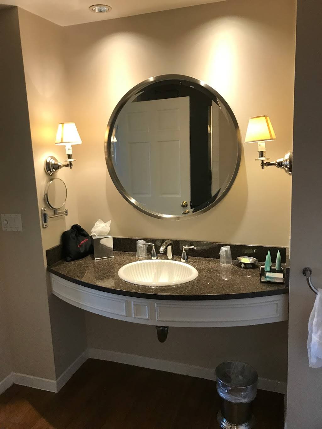 Danfords Hotel & Marina | restaurant | 25 E Broadway, Port Jefferson, NY 11777, USA | 6319285200 OR +1 631-928-5200