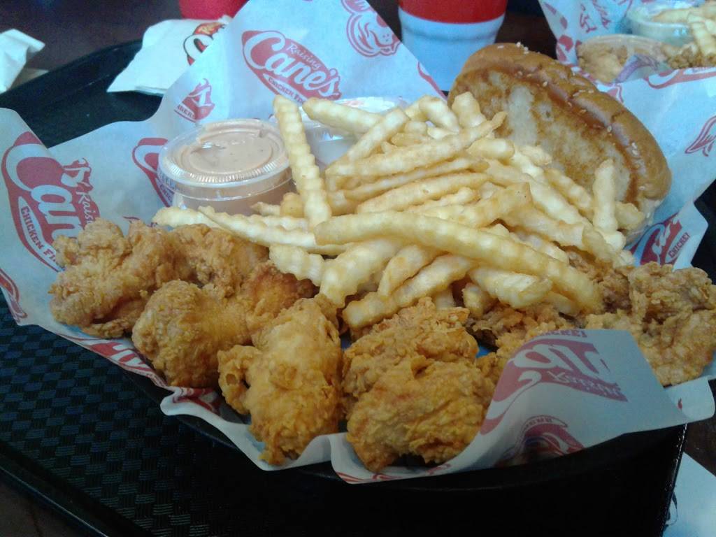 Raising Canes Chicken Fingers | meal takeaway | 1322 N Collins St, Arlington, TX 76011, USA | 8174592560 OR +1 817-459-2560