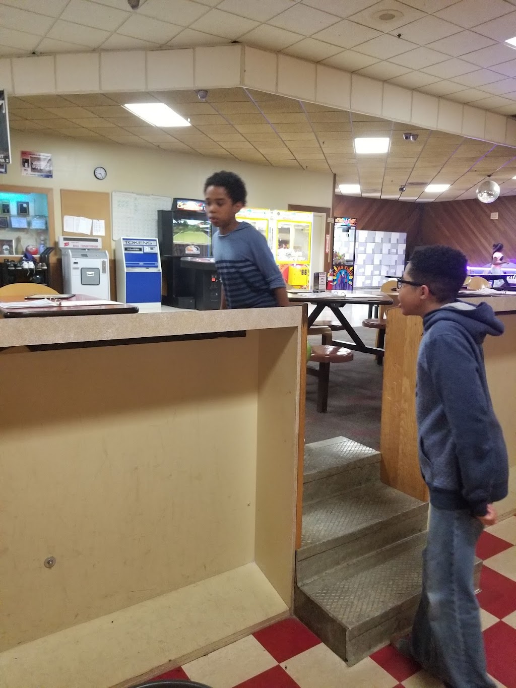 Bowl America Southwest | restaurant | 11532 Hull Street Rd, Midlothian, VA 23112, USA | 8047441500 OR +1 804-744-1500