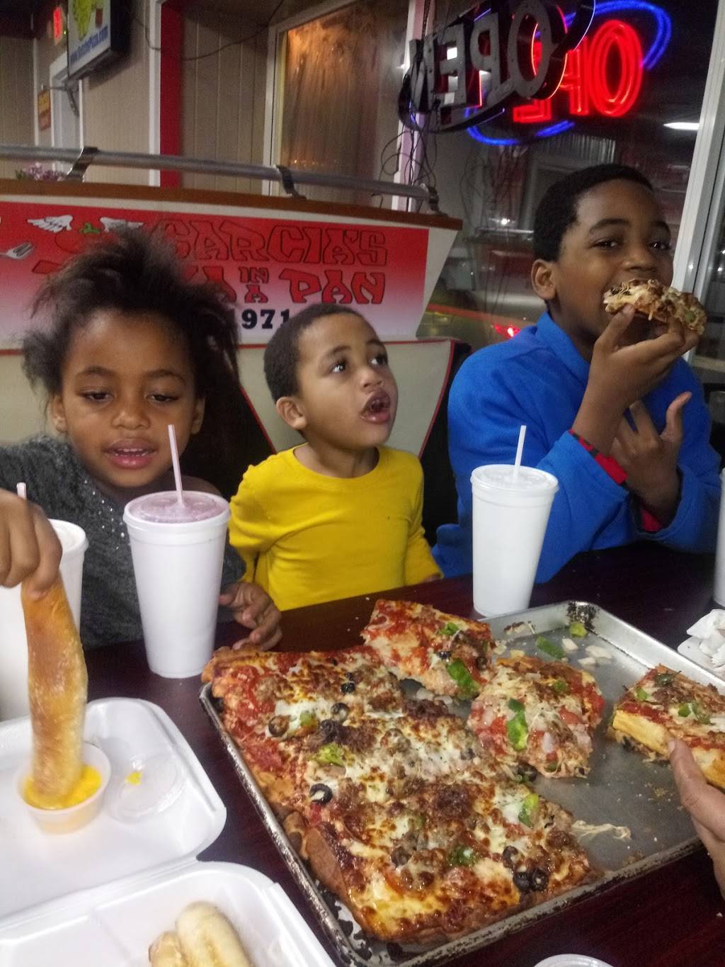 Garcias Pizza in a Pan | restaurant | 701 W Eldorado St, Decatur, IL 62523, USA | 2174241800 OR +1 217-424-1800