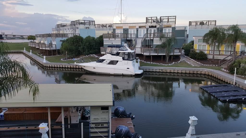 The Lighthouse Bar & Grill | restaurant | 6001 France Rd, New Orleans, LA 70126, USA | 5043012218 OR +1 504-301-2218