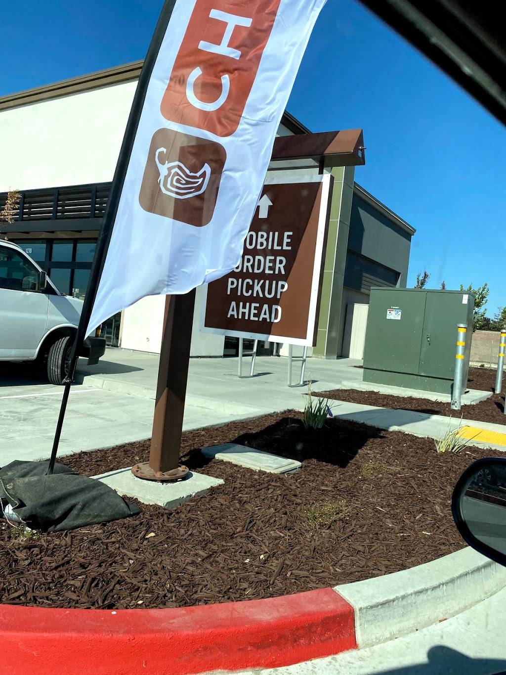 Chipotle Mexican Grill | restaurant | 1250 E Park St, Hollister, CA 95023, USA | 8316656014 OR +1 831-665-6014