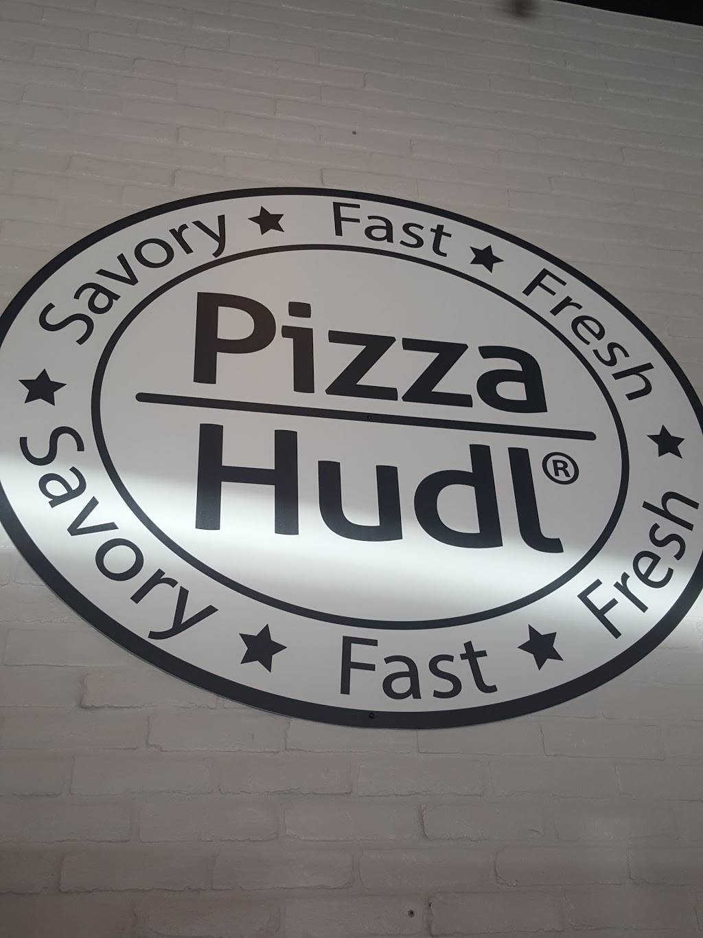 PizzaHudl | restaurant | 1924 S Santa Fe Ave, Moore, OK 73160, USA | 4057038721 OR +1 405-703-8721