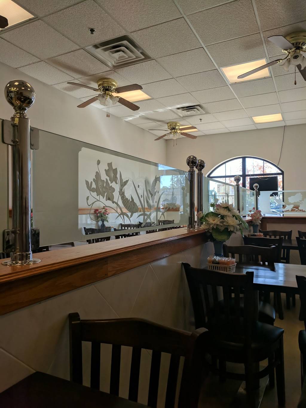 Lucky Star Express | restaurant | 1973 E Maple St, Canton, OH 44720, USA | 3304989996 OR +1 330-498-9996