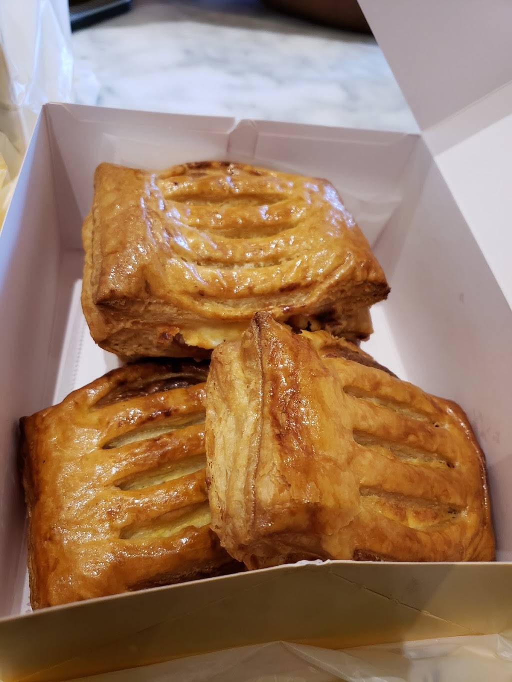 Portos Bakery and Cafe | bakery | 2913, 3614 W Magnolia Blvd, Burbank, CA 91505, USA | 8188469100 OR +1 818-846-9100