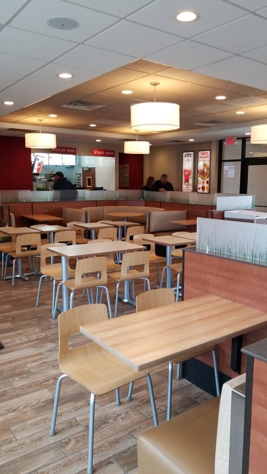 Wendys | restaurant | 428 W Main St, Owosso, MI 48867, USA | 9897256504 OR +1 989-725-6504